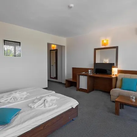 Glarus Beach& Aqua Park מלון 4*