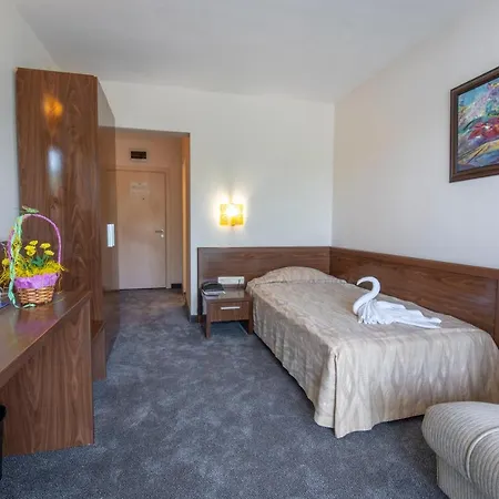 Glarus Beach& Aqua Park מלון 4*