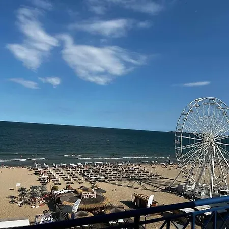 מלון Glarus Beach& Aqua Park
