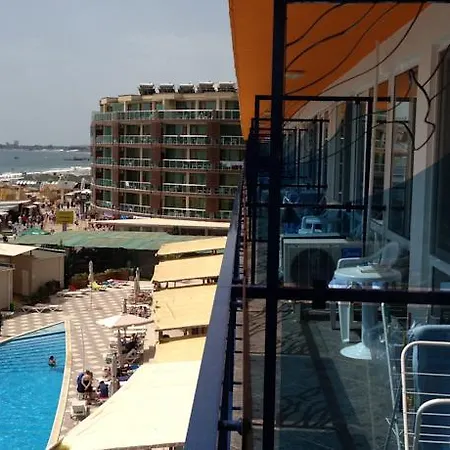 Glarus Beach& Aqua Park 4* סאני ביץ'