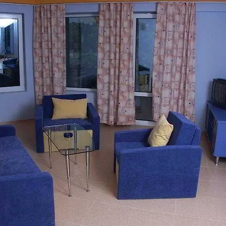 Glarus Beach& Aqua Park מלון 4*