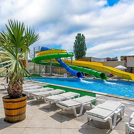 Glarus Beach& Aqua Park מלון 4*