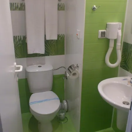 מלון Glarus Beach& Aqua Park 4*
