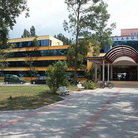 מלון Glarus Beach& Aqua Park 4*