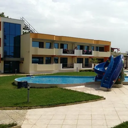 מלון Glarus Beach& Aqua Park 4*