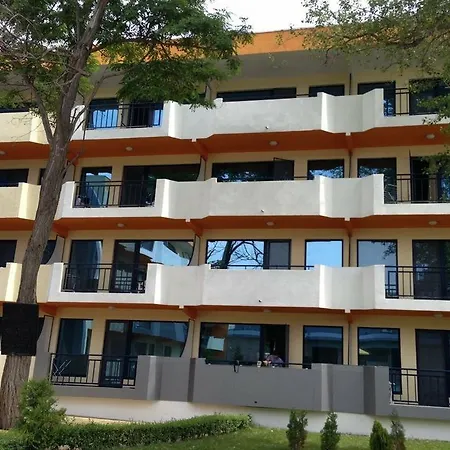 Glarus Beach& Aqua Park מלון 4*