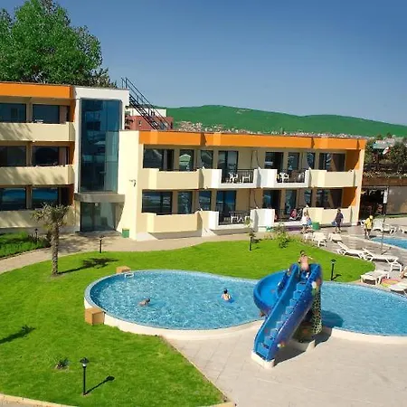 Хотел гларус 4*